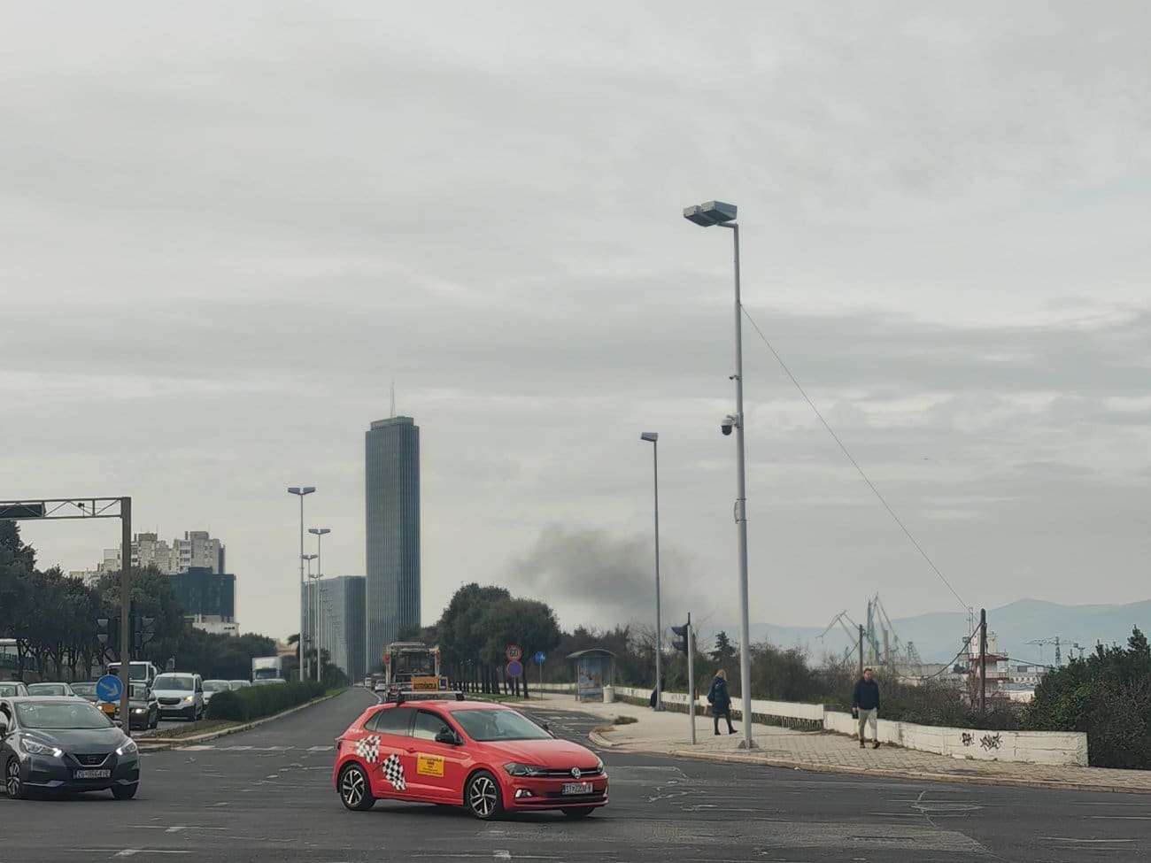 Što se događa? Od Lore se širi gusti dim
