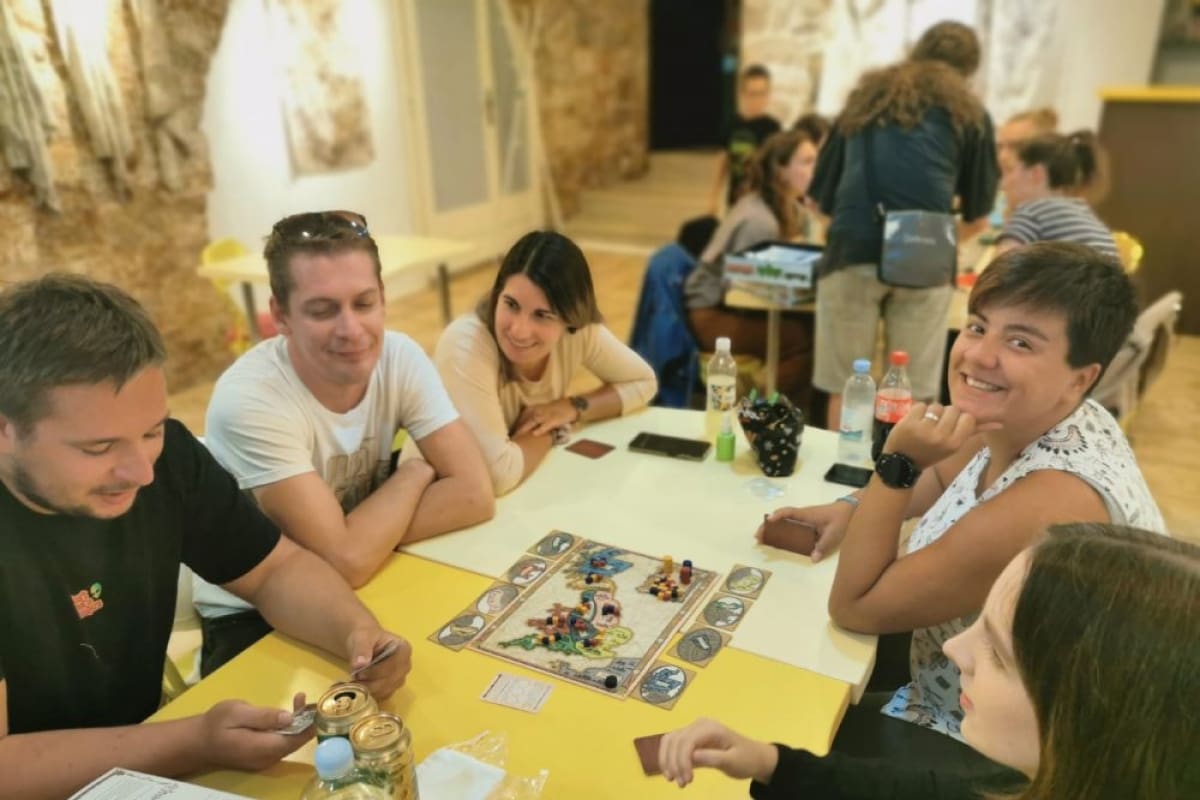 Zaključite siječanj u Zoni: Čekaju vas filmovi, igre, šah i art terapija!