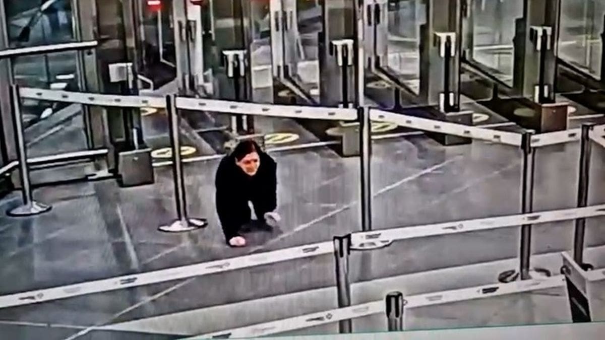 VIDEO Filmska scena na aerodromu: Žena bez karte i dokumenata stigla do aviona