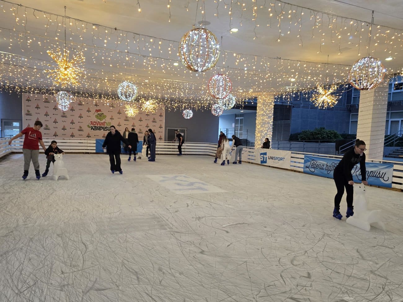 ZABAVA NA LEDU Ako još niste naučili klizati, evo prilike i to besplatno