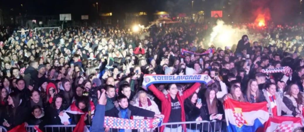 Srebrni rukometaši se emotivno oprostili od Karačića: "Skidam kapu na svemu što je dao"