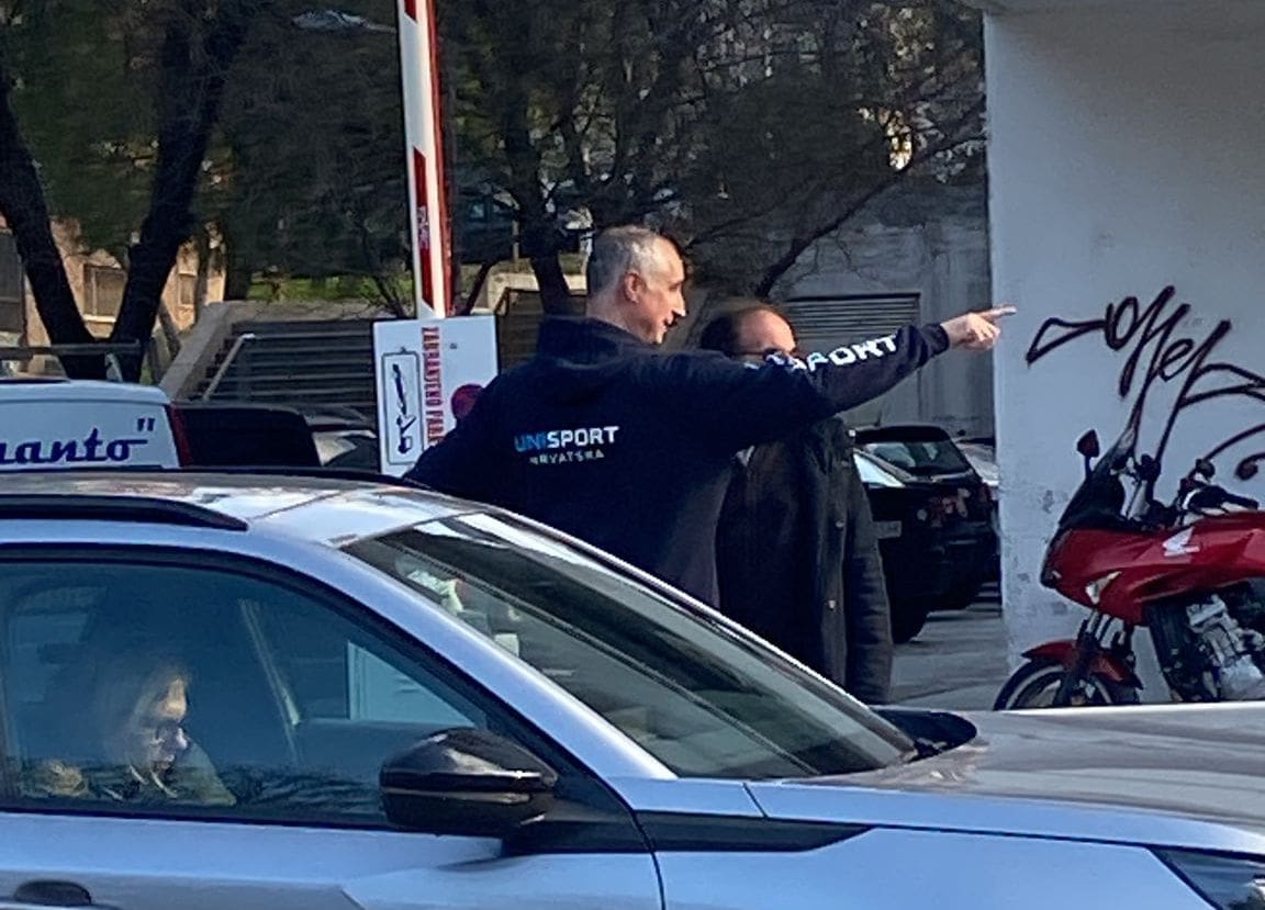 PULJAK U ĐIRU "Ako me sretnete, hodajte sa mnom i razgovarajte sa mnom"