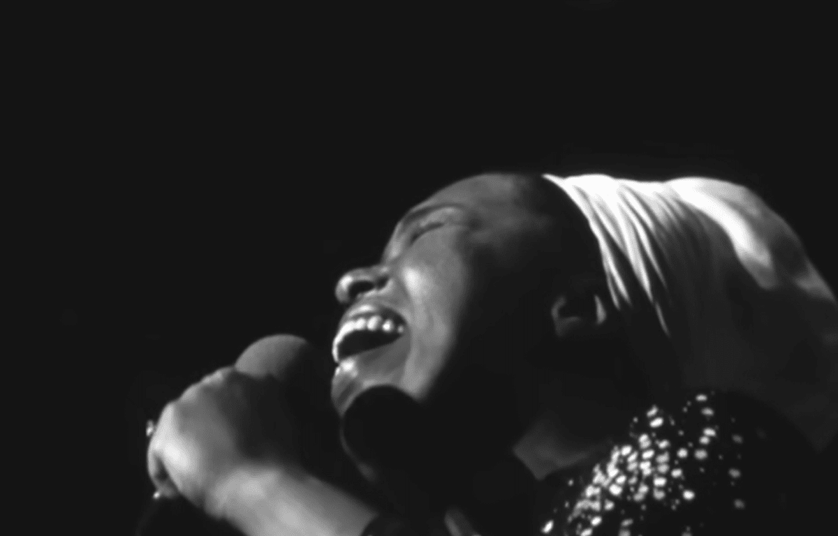 Preminula je pjevačica čiji hit pjevamo desetljećima: "Umrla je mirno okružena svojom obitelji"