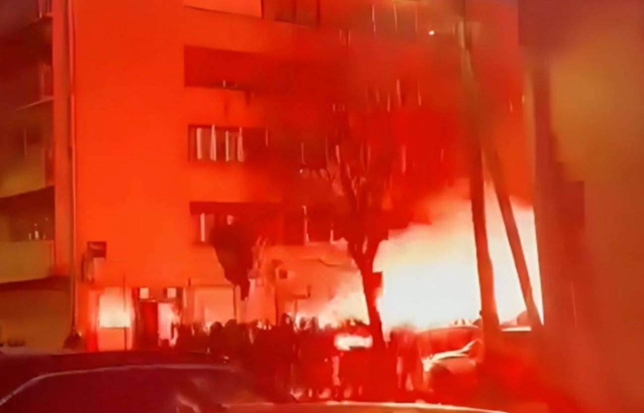 Bad Blue Boysi s bakljama i dimnim bombama u Zagrebu pjevaju: "Noćas bit će nereda"