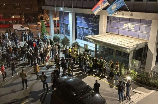 Studenti blokirali zgradu RTS-a: "Nitko ne ulazi dok se ne oslobodi javni servis"