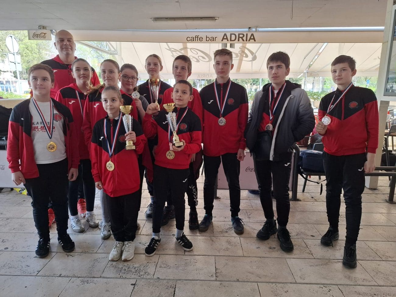 Trajekt "Hrvat" pun sportskih trofeja, Brački karatisti osvojili brojne medalje na Dalmatinskoj ligi!