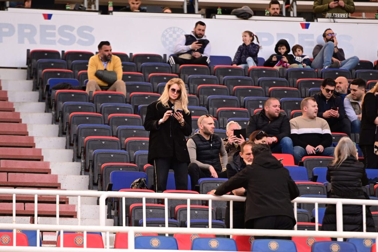 Livajina najvjernija navijačica i danas je na Poljudu. Bodri Bijele sva - u crnom