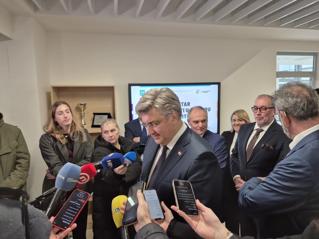 NOVO RUHO TURISTIČKO-OBRTNIČKE ŠKOLE U SPLITU Otvorenju je prisustvovao i Plenković: "Važno je da se mladi ljudi kvalitetno obrazuju"