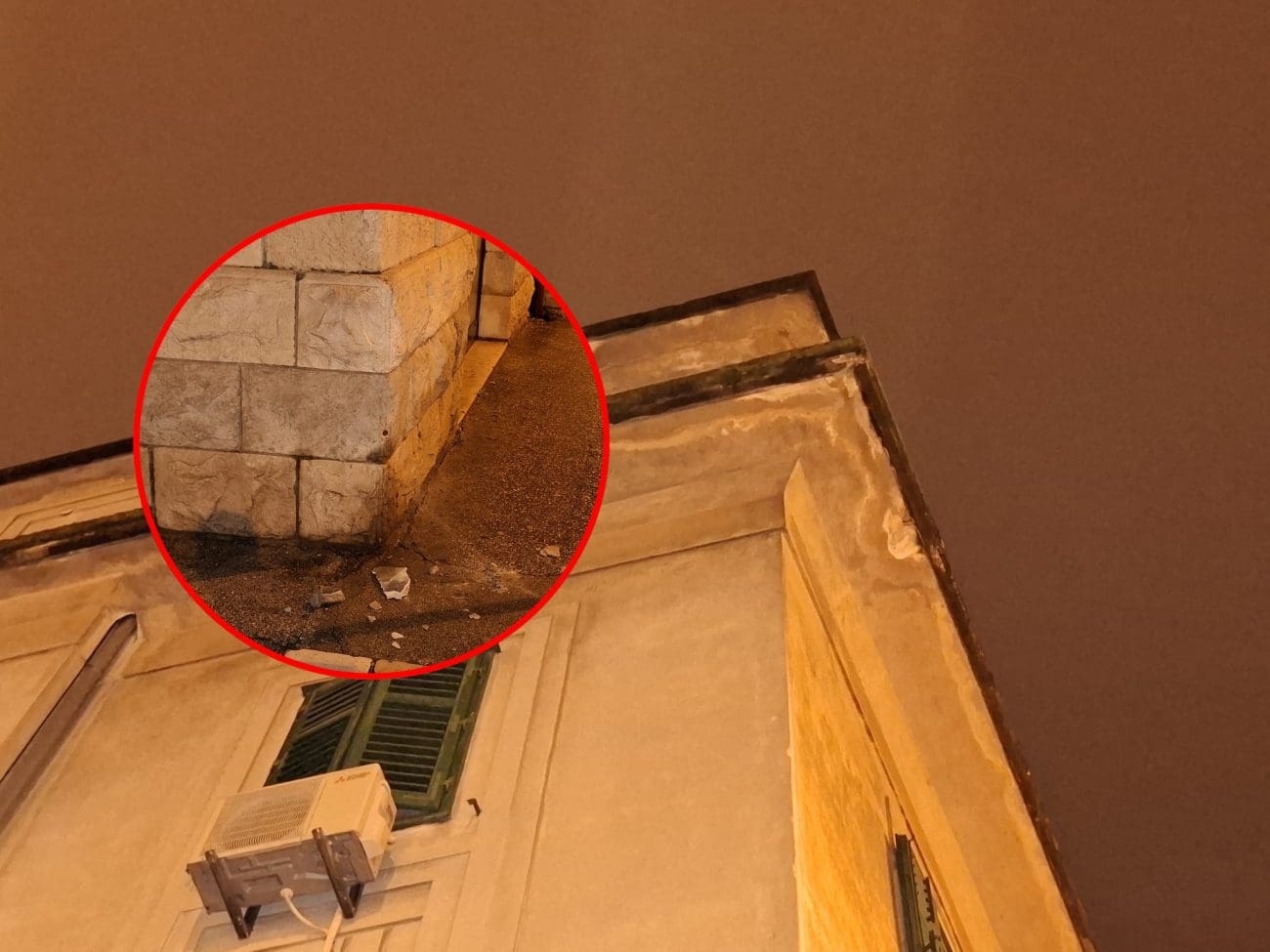 Opasnost u centru Splita: Srušio se dio krova, kamenje rasuto po ulici