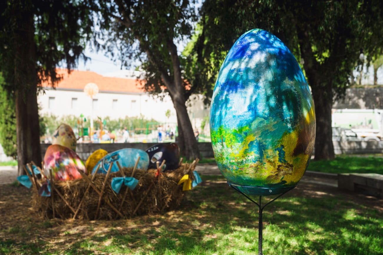 Jeste li vidjeli ove 'divovske' pisanice u centru grada? „Turisti zapanjeno gledaju i čude se, a naš svit se veseli"