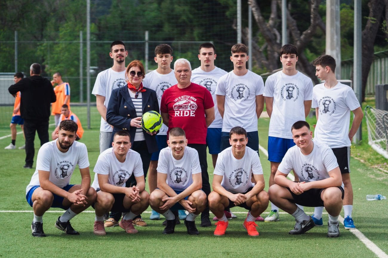 LIJEPA GESTA SPLITSKIH GIMNAZIJALACA Na dan škole odigrali humanitarnu utakmicu, sav novac ide za Socijalnu samoposlugu Udruge MoSt