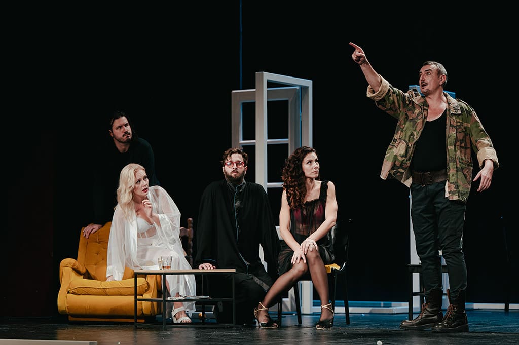 "Dođi gola na večeru": Ne propustite kraljicu svih komedija na hrvatskoj kazališnoj sceni