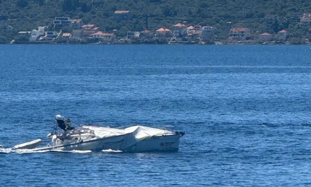 Sudarili se trajekt i jedrilica, spašena jedna osoba