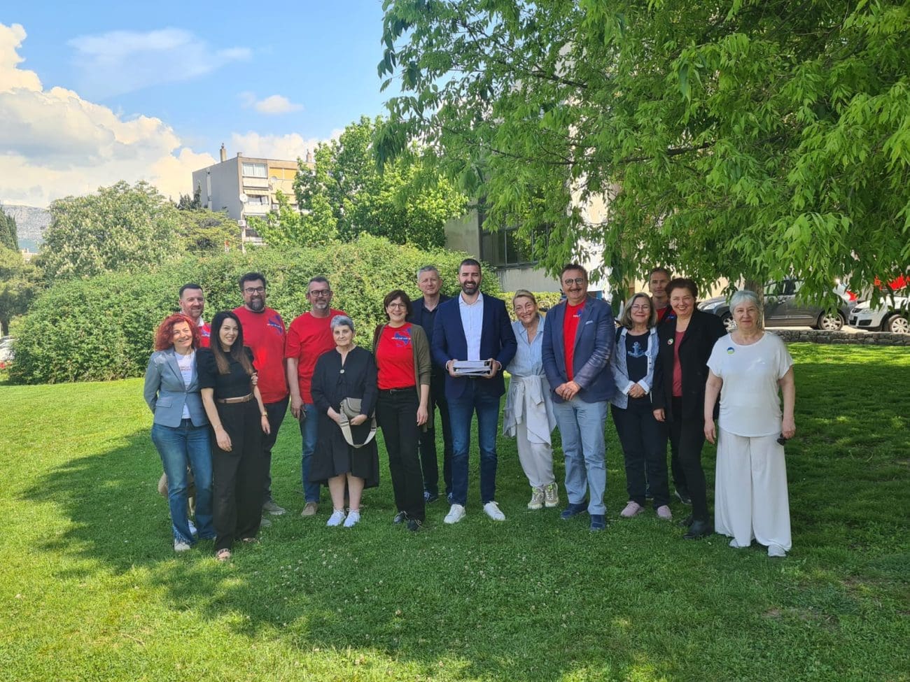 MATIJEVIĆ, PRKIĆ I BIŠKIĆ PREDALI POTPISE 'Mogu vam najaviti da će 1. lipnja Split napokon dočekati vlast kojoj će ljudi bit ispred politike i ispred betona, svađa i politikanstva'