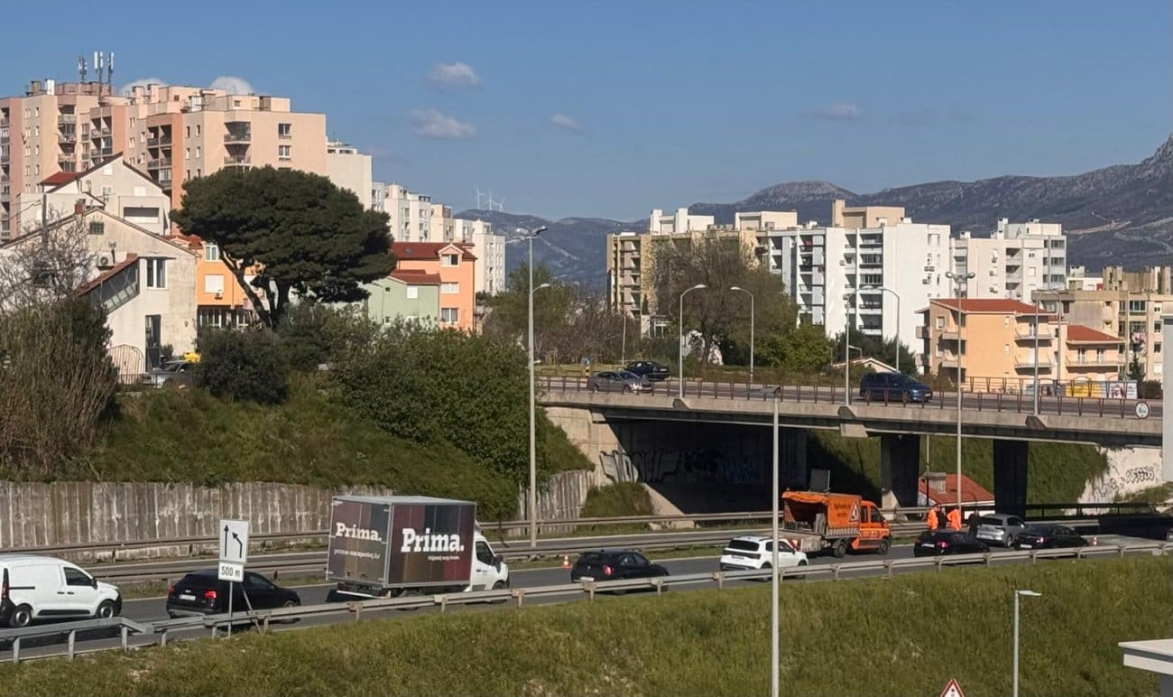 Kamion udario u nadvožnjak u Splitu pa se udaljio s mjesta događaja