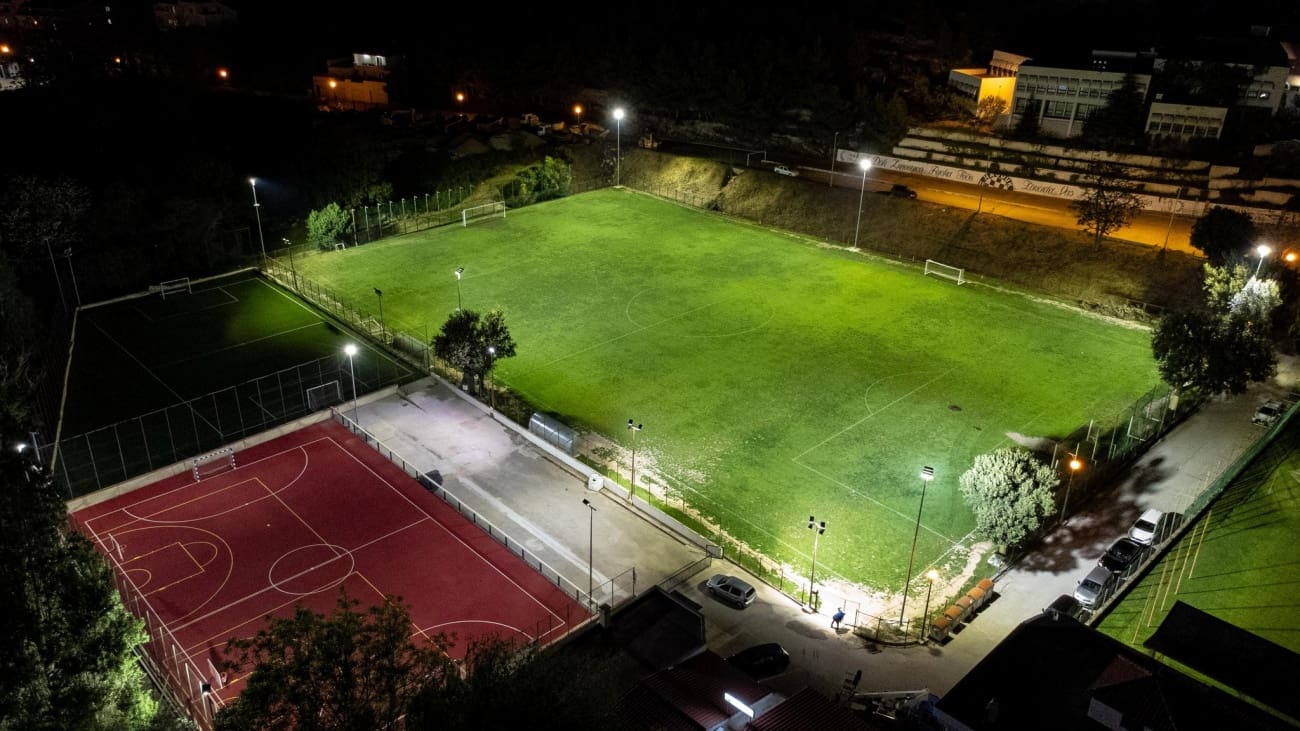 Završeni su radovi izgradnje rasvjete na pomoćnim terenima u Pricviću, oglasio se Ivošević