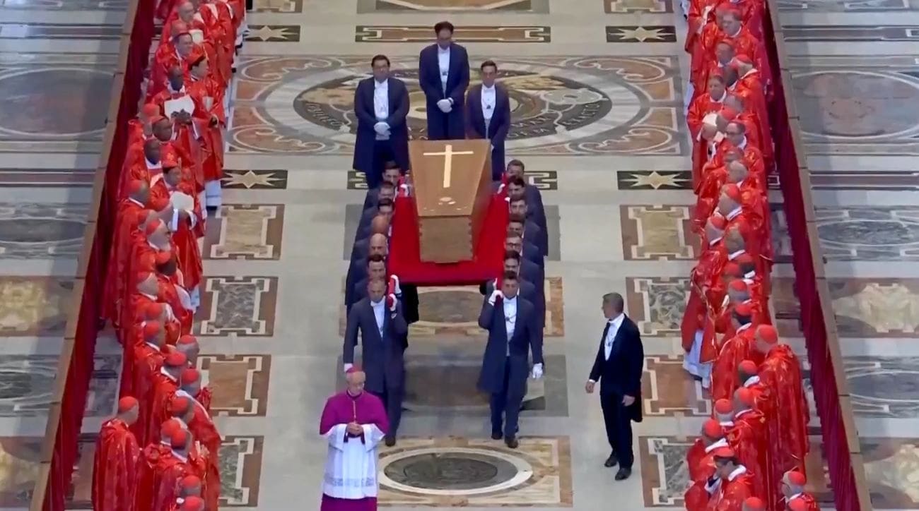 Svjetski vođe na meti kritika zbog ponašanja tijekom pogreba pape Franje