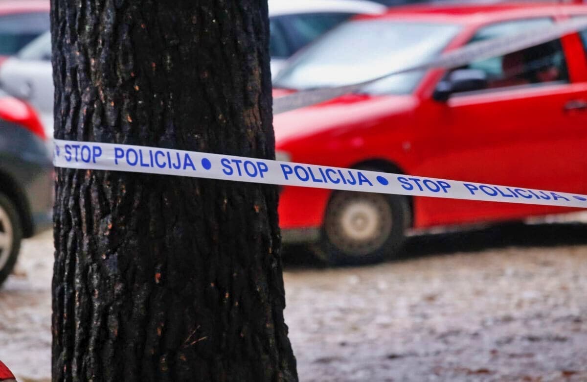 Trojica maloljetnika ukrala 18 aparata za gašenje požara iz hotela