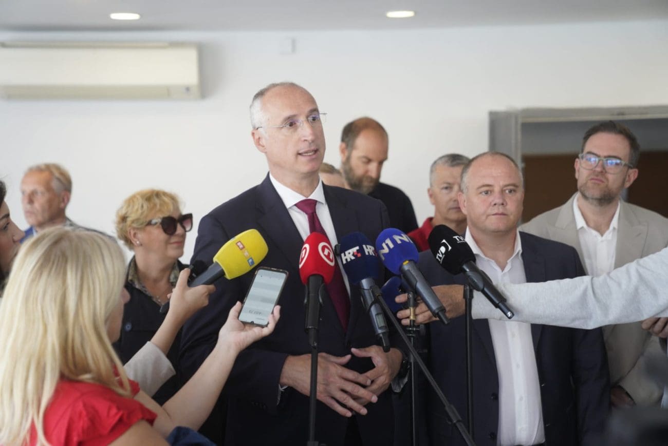 PULJAK PREDAO POTPISE "Jedina smo politička opcija u Splitu koja zaista vodi računa o javnom interesu"