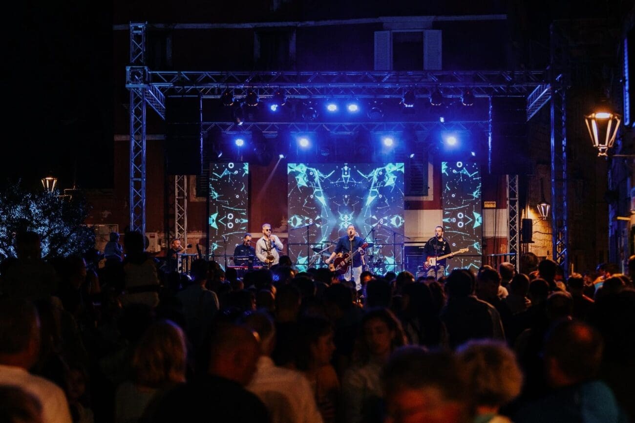 Sutra u Omišu - velika proslava dana grada uz koncert Adija Šoše