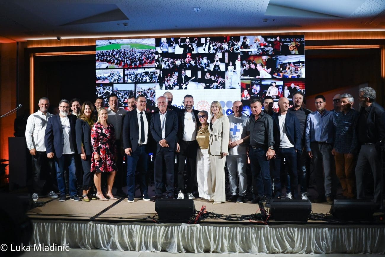 Oliverov reket izlicitiran za rekordnih 4.500 eura na donacijskoj večeri "Zrno pozitive"