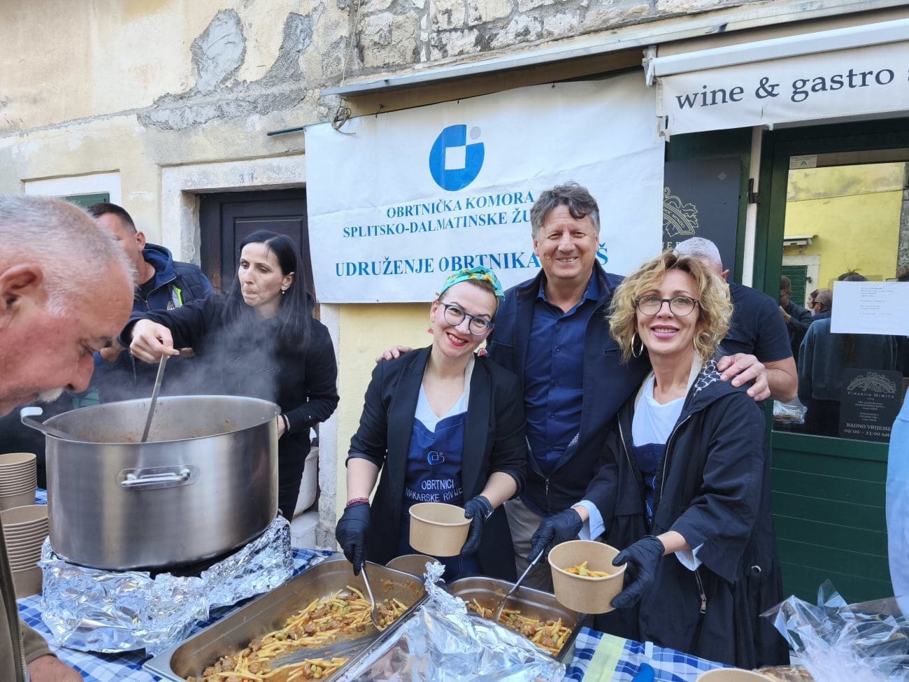 VRIDNE RUKE Omiški obrtnici proslavili Dan grada uz gastronomsku feštu i frizersku reviju
