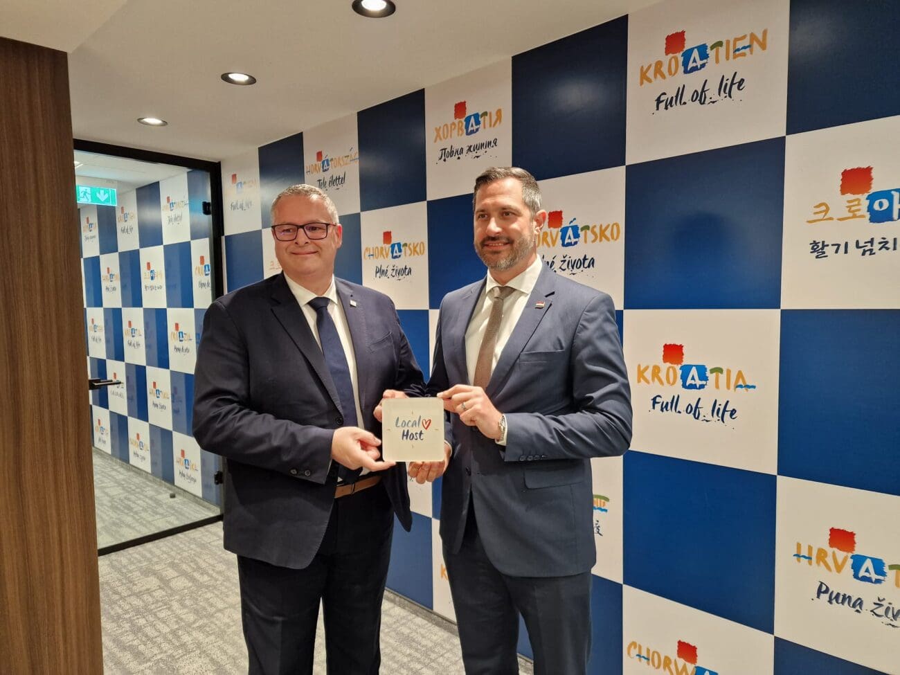 Predstavljena oznaka prepoznatljivosti smještaja u domaćinstvu Vaš domaćin/Local Host