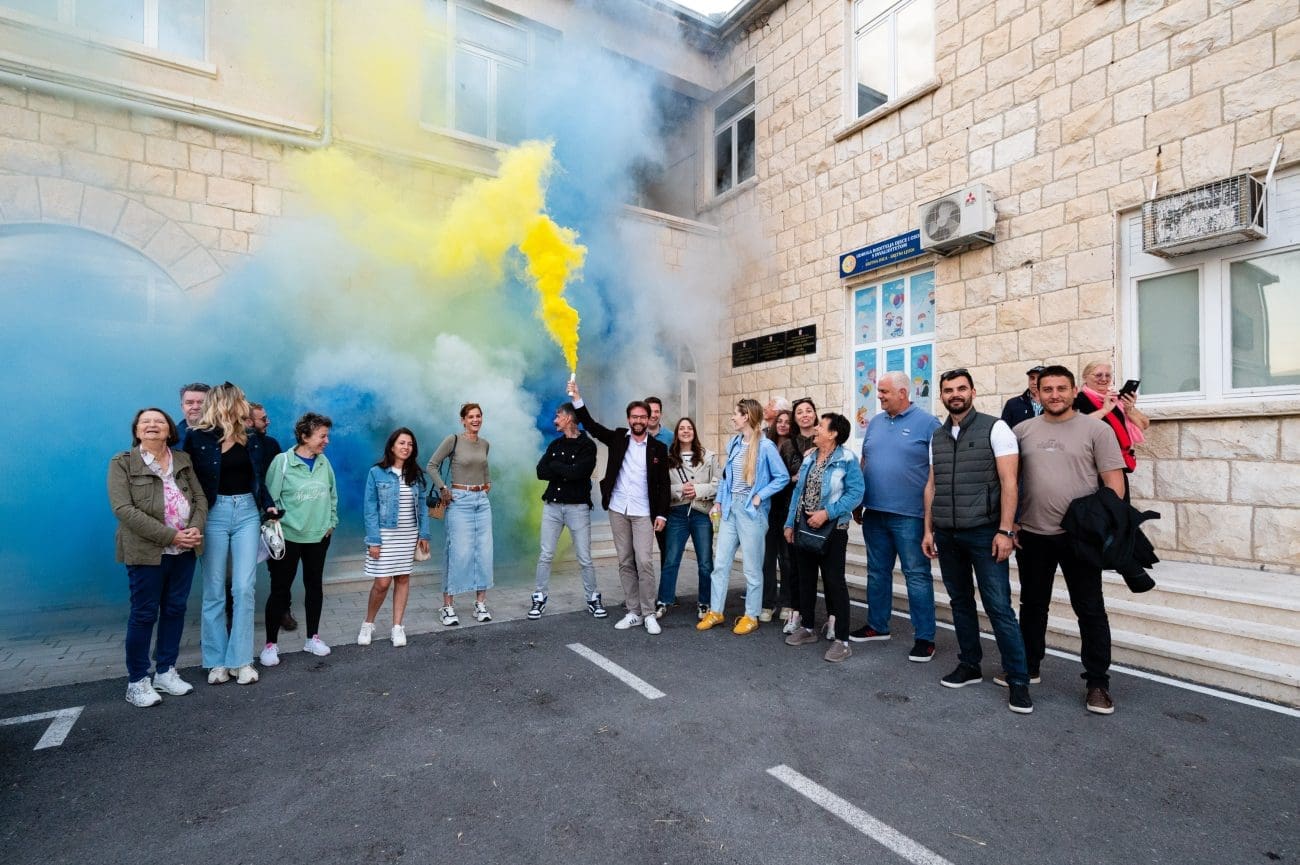 Skup ispred općine 003