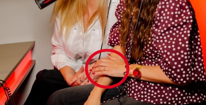 Naša pjevačica iz popularne grupe zaručila se za kolegu