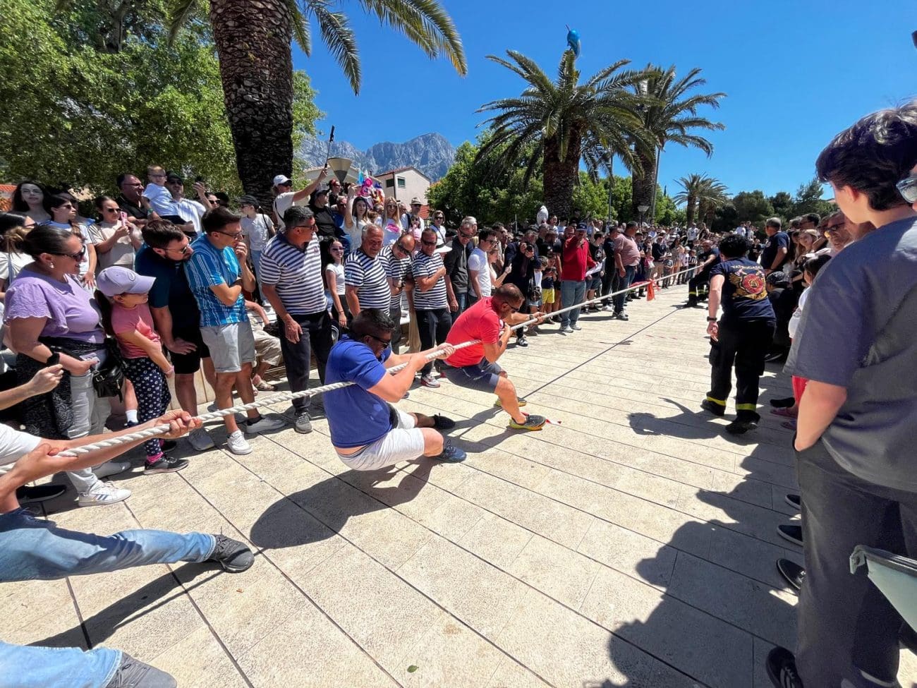 Ovo je prizor iz Dalmacije. Pogledajte što se radi na Praznik rada