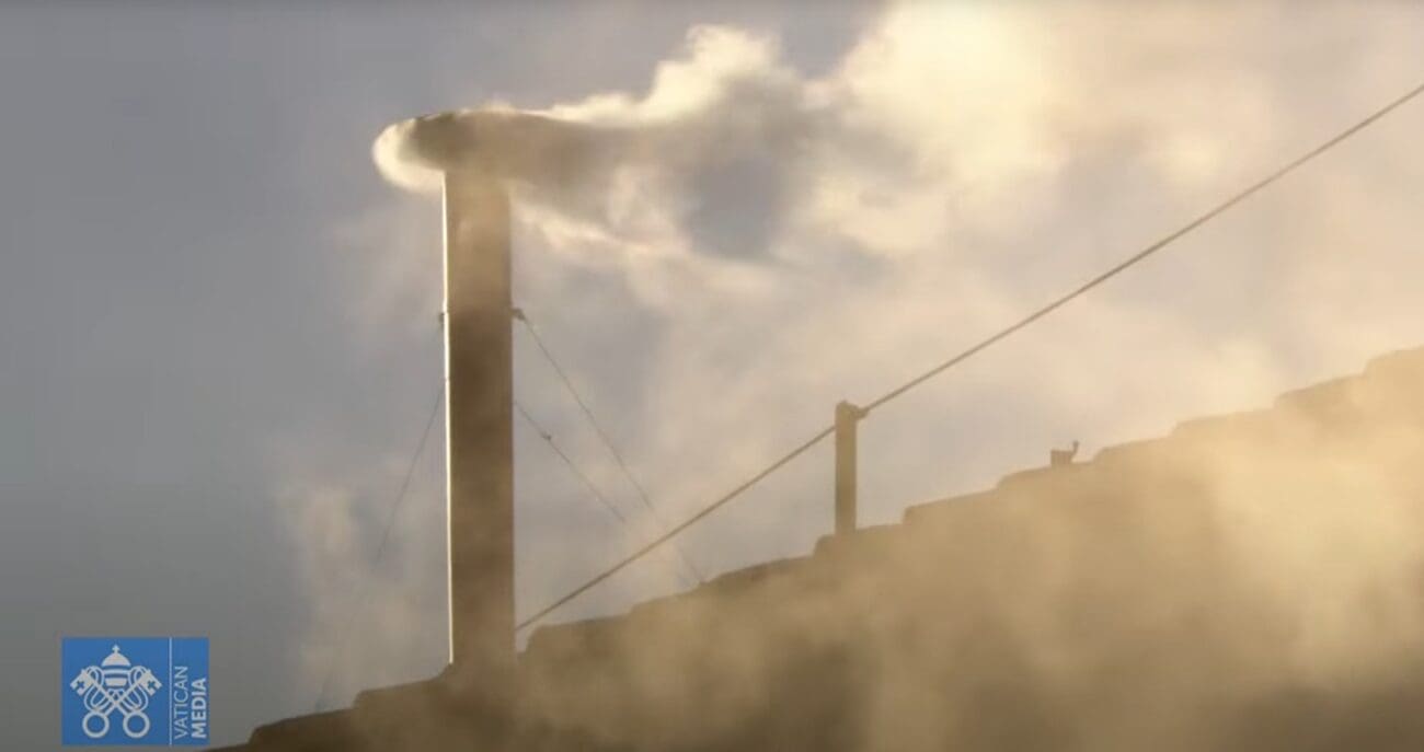 BIJELI DIM IZ SIKSTINSKE KAPELE Habemus papam!