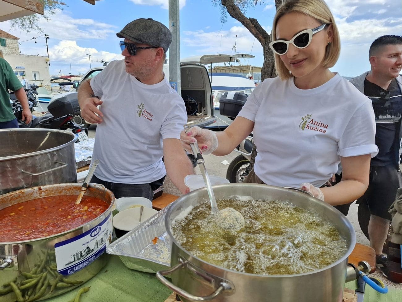 GASTRO SPEKTAKL U KAŠTELIMA Brojni ljubitelji došli su na svoje, zavirili smo u teće