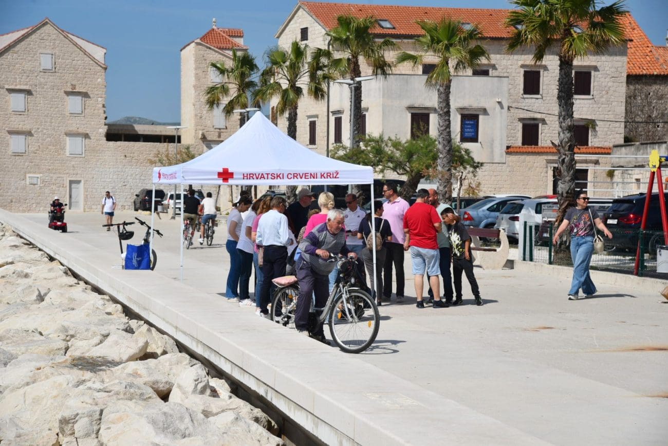 Kroz akciju "Malim koracima prevencije do očuvanja zdravlja" Kaštelani besplatno mjerili tlak i šećer