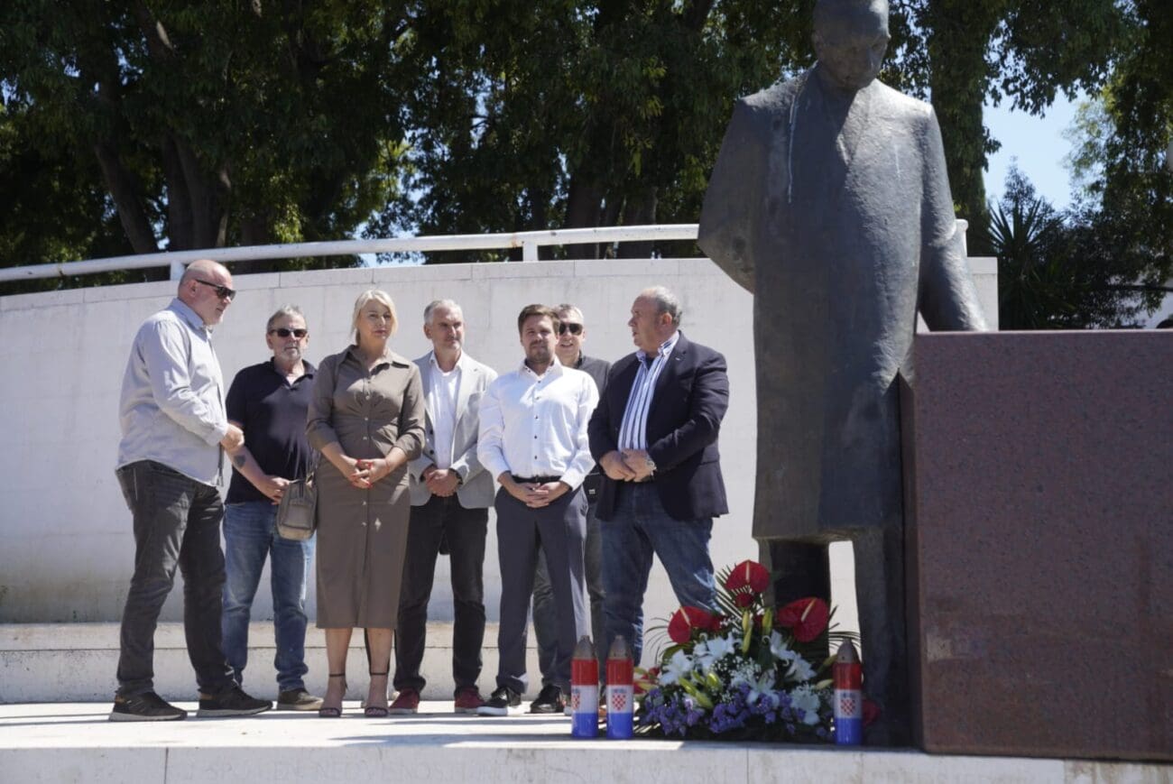 KERUM POLOŽIO CVIJEĆE I SVIJEĆE UZ TUĐMANOV SPOMENIK "Citiram njegove riječi i kažem - Sve za Split, Split ni za što!"