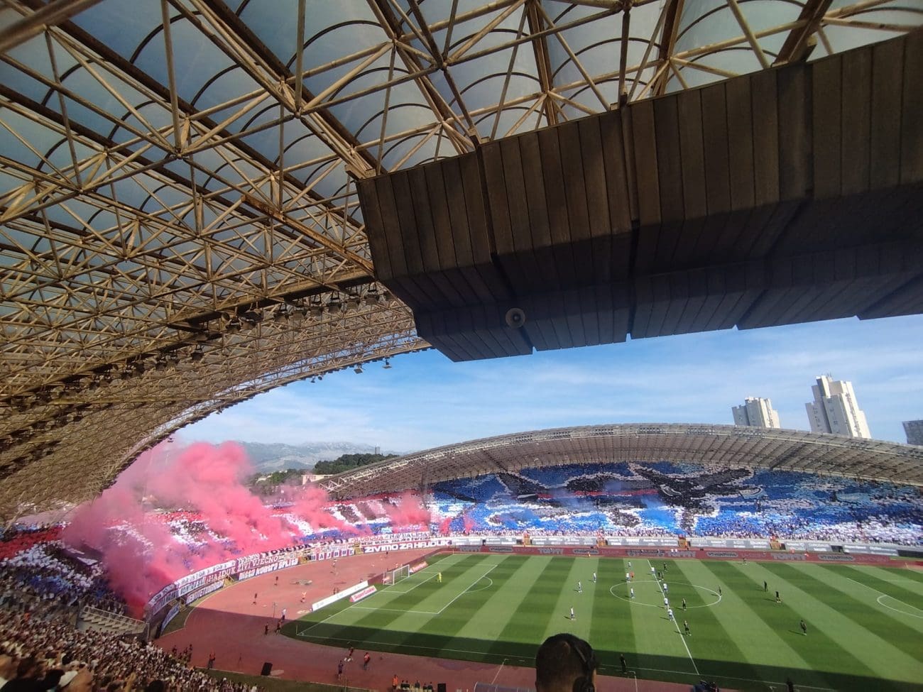 HAJDUK – DINAMO: Još jedna fantastična koreografija u režiji Torcide uoči najvećeg derbija