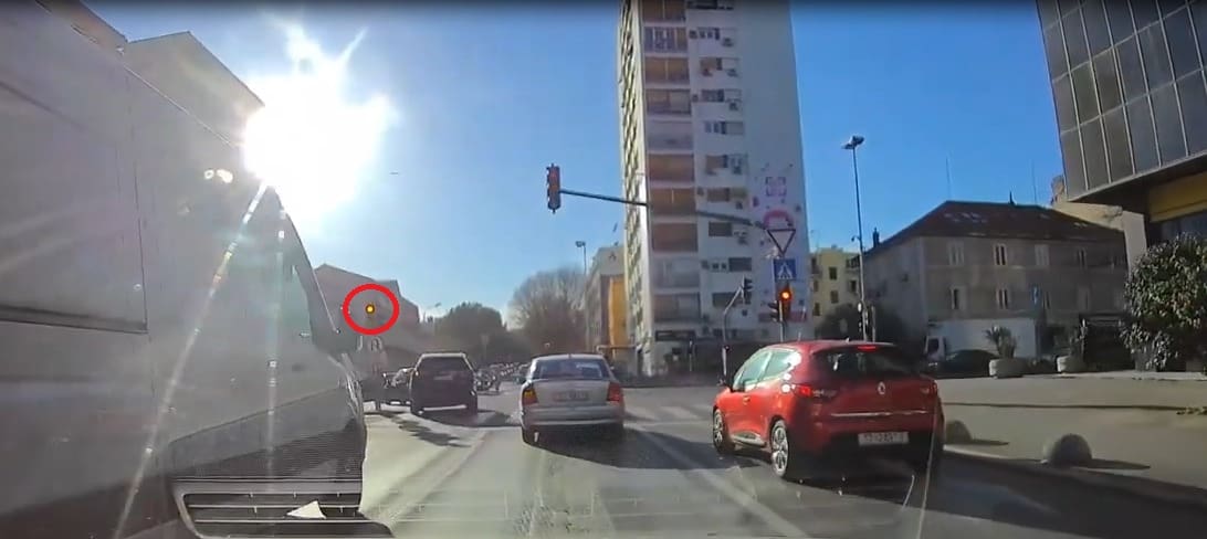 Vozači jutros svjedočili opasnom prekršaju na raskrižju kod Kroma. Srećom, prošlo je bez fatalnih posljedica