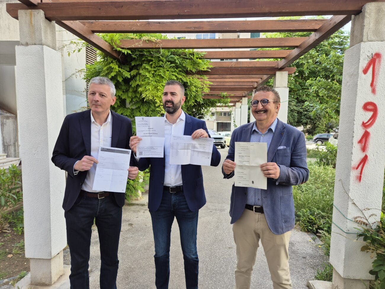 Matijević pokazao potvrdu o nekažnjavanju: "Mislim da je Puljak zbog Šute opet postao vjernik jer se moli da mu on dođe u drugom krugu, a ne ja"