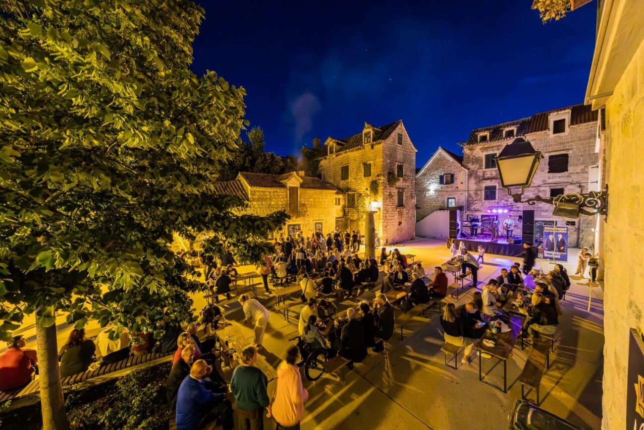 Kaštelani uživali u koncertu Matka i Brane, pogledajte fotogaleriju!