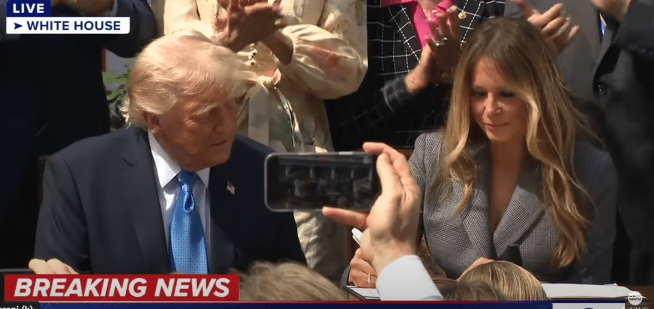 Trump potpisao zakon protiv osvetničke pornografije. "Ključna je bila Melania"