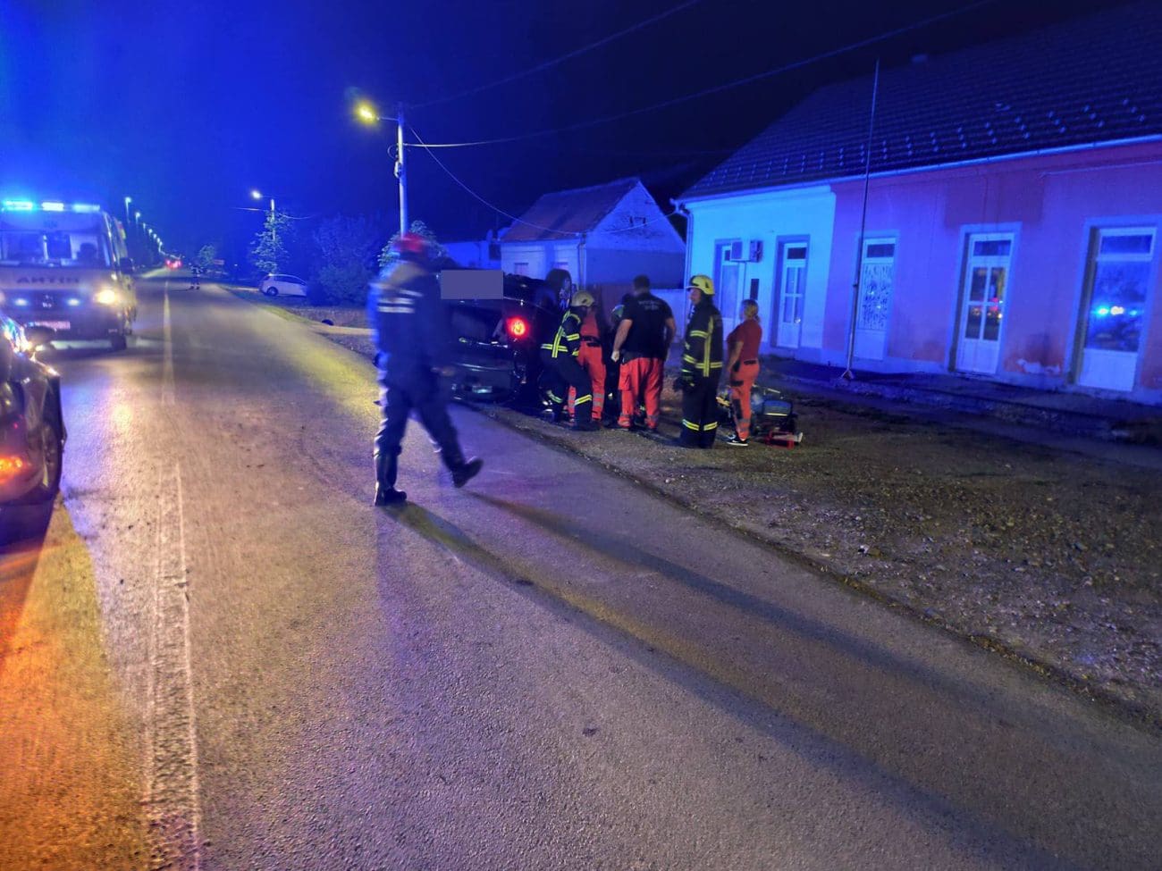 Vozač teško ozlijeđen u prometnoj nesreći, izvukli ga vatrogasci
