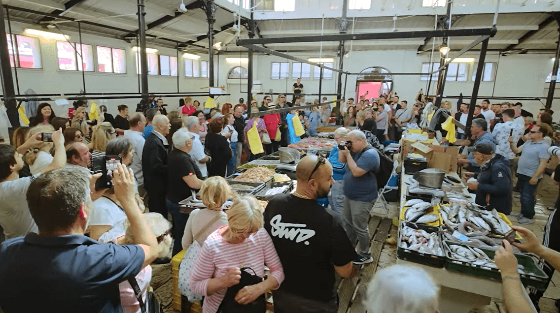 Započelo je kao običan dan na Peškariji, a onda se u sekundi sve promijenilo! Mobiteli u rukama, apaluzi...