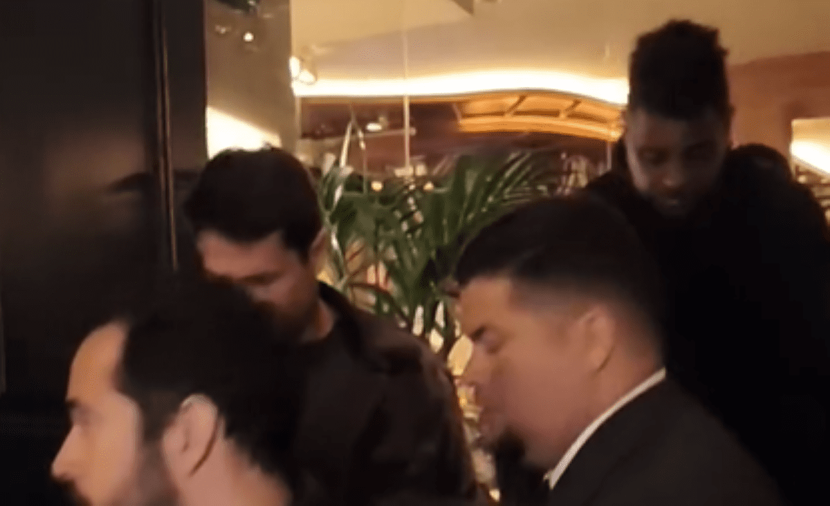 Legendarni Ronaldo jedva hodao izlazeći iz restorana: Snimljen u alkoholiziranom stanju?