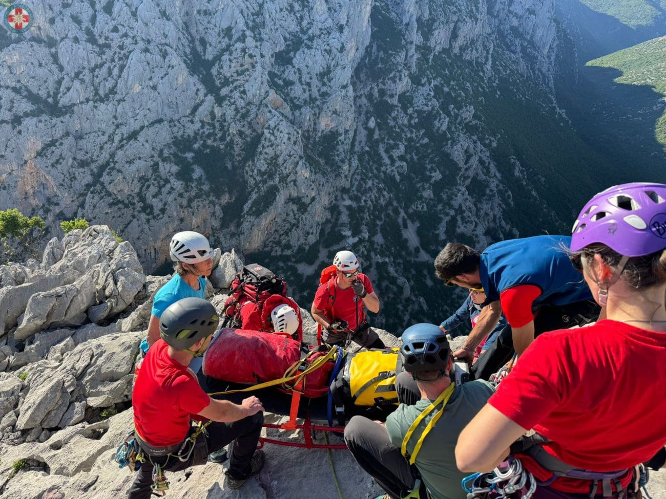 Jedan od dvojice penjača se ozlijedio. Srećom, odmah su pozvali HGSS