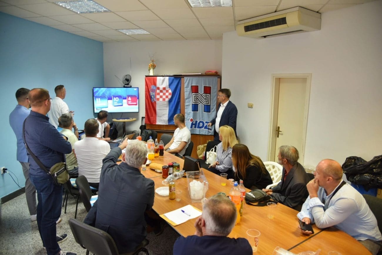 Veselo u stožeru HDZ-a u Solinu, očekuje se izjava Dalibora Ninčevića