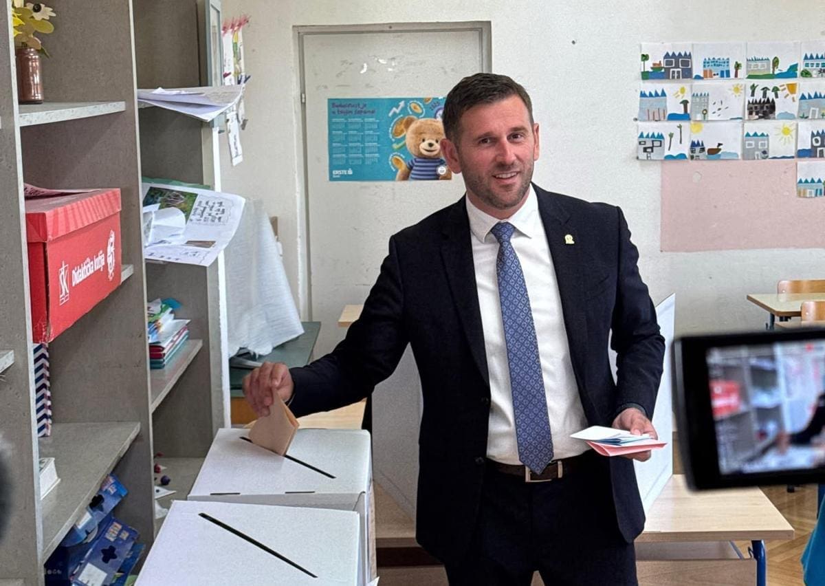 Šuta izašao na biralište: "Pozivam sugrađane da iskoriste svoje glasačko pravo"