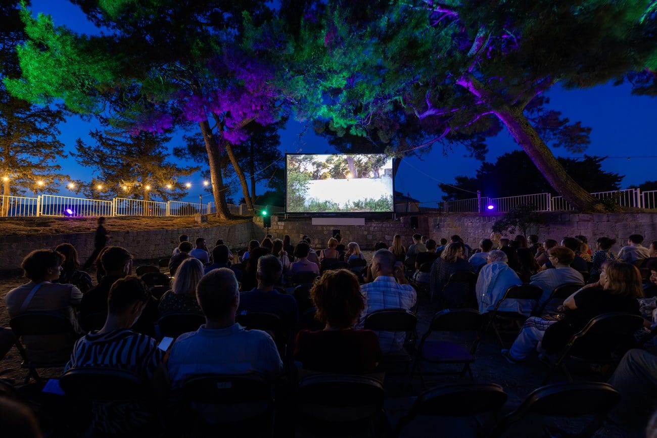 Volite horore? U Ljetno kino Bačvice večeras stiže španjolsko "Proganjanje"