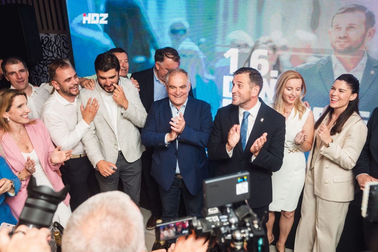 Ma kakav crveni val! Živimo li u jednopartijskom sustavu?