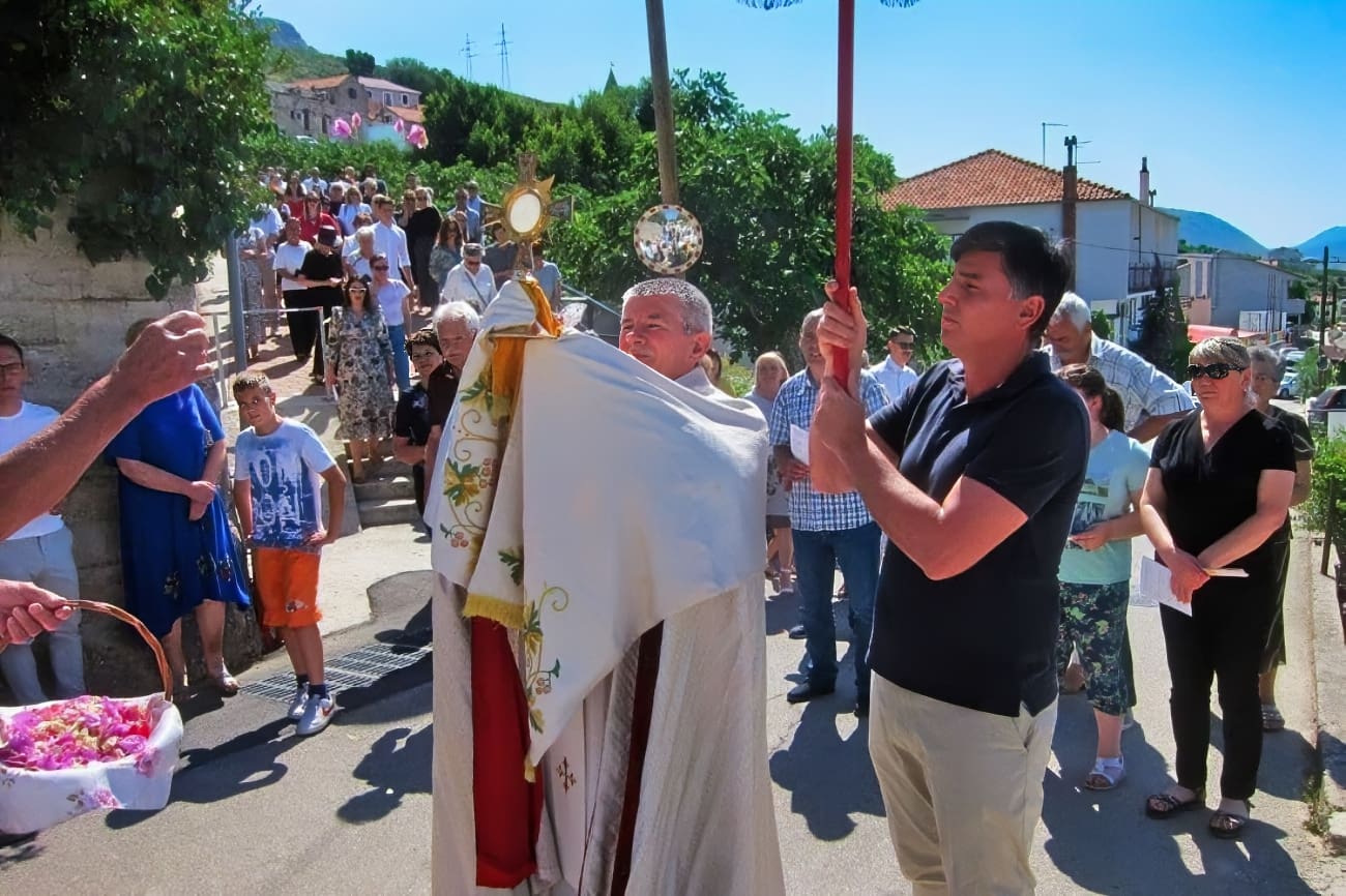 Danas je blagdan Tijelova, znate li što se slavi? Mnogi će uživati u produženom vikendu