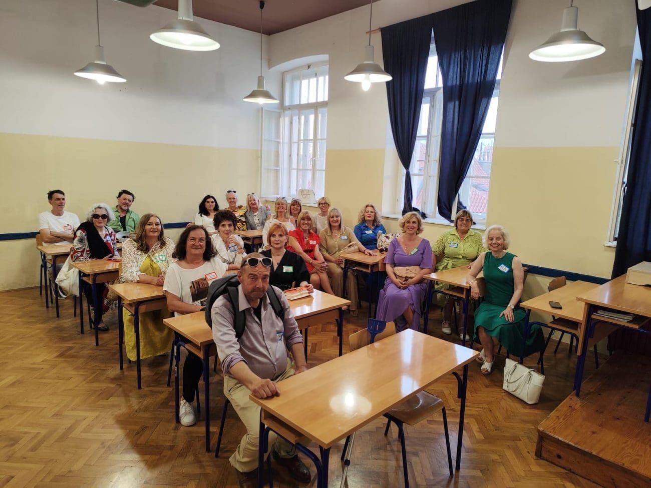 IZ SVIH SU KRAJEVA SVIJETA Ponovno u školskim klupama nakon 40 godina: Šuvarova generacija iz Vladimira Nazora proslavila maturu