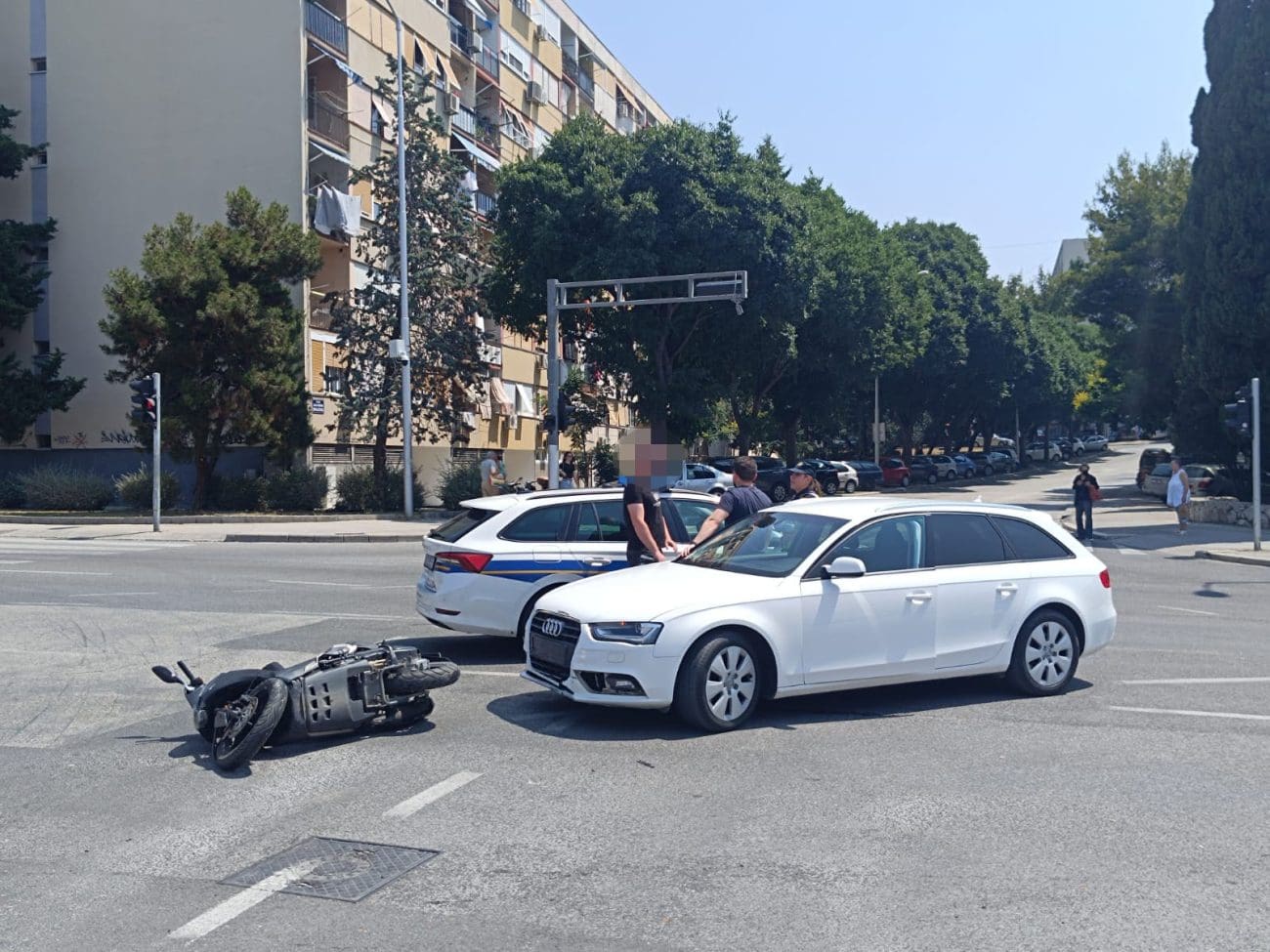 Motociklist ozlijeđen u sudaru s Audijem nedaleko od splitske bolnice